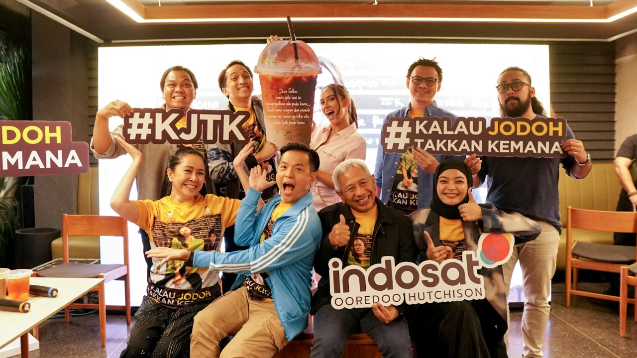 Indosat Ooredoo Hutchison (IOH) bekerjasama dengan sineas ternama Ernest Prakasa, meluncurkan sebuah tayangan web series berjudul ‘Kalau Jodoh Takkan Kemana’ (KJTK) dapat dinikmati secara gratis di kanal YouTube Indosat Ooredoo Hutchison mulai 25 Oktober 2022 dan episode baru akan tayang setiap hari Selasa di kanal yang sama. beritasore/ist