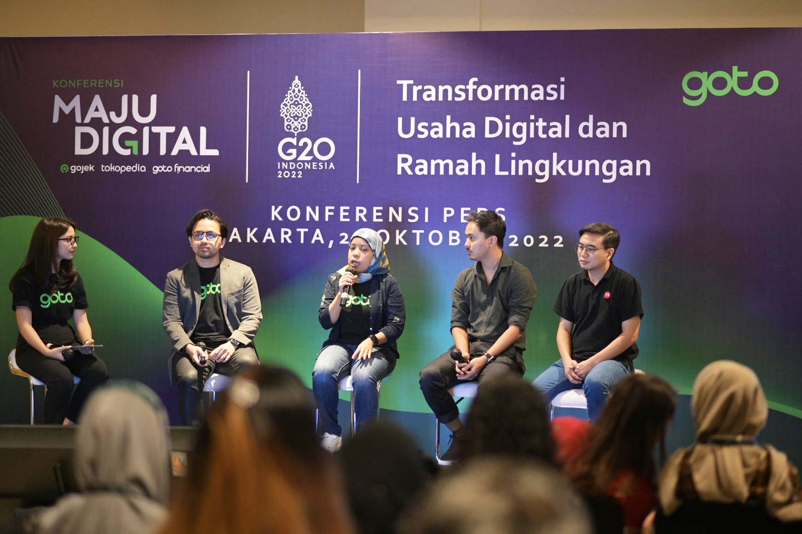 CEO Grup GoTo, Andre Soelistyo, Chief of Corporate Affairs Grup GoTo, Nila Marita, Group Head of Merchant Marketing Gojek dan GoTo Financial, Bayu Ramadhan dan VP of Seller Experience Tokopedia, Puput Hidayat berbicara kepada wartawan secara virtual Kamis (27/10/2022). beritasore/ist