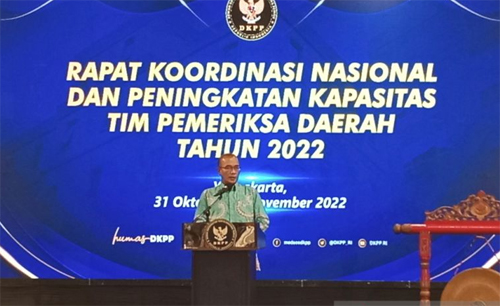 Ketua KPU RI Hasyim Asy’ari saat pembukaan Rapat Koordinasi Nasional dan Peningkatan Kapasitas Tim Pemeriksa Daerah Tahun 2022 di Yogyakarta, Selasa (1/11/2022). (ant)