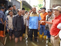 Syah Afandin Kunjungi Korban Banjir Tanjungpura Dan Besitang