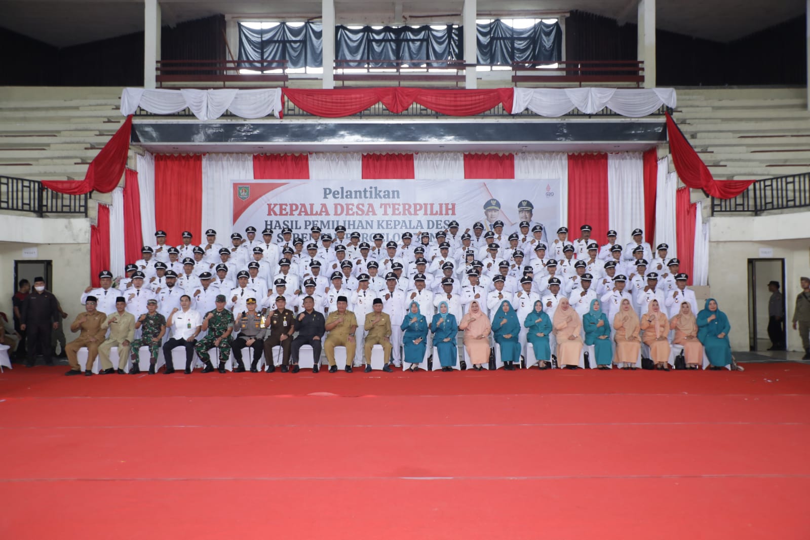 Pelantikan 89 Kades Terpilih tahun 2022 se-kabupaten Asahan di Gedung Serbaguna Kisaran, Senin (07/11).beritasore/Ist