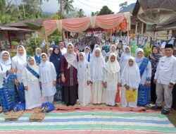 Ketua TP PKK Tapsel Bagikan Paket Sembako