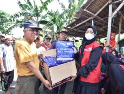 BK3S & P2KB Batu Bara Serahkan Bantuan Korban Gelombang Pasang