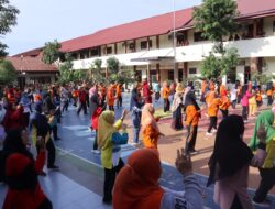 Perayaan Hari Guru Di MAN 2 Model Meriah