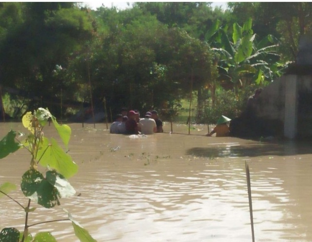 Akibat banjir, tembok Penangkaran Buaya Jebol di Desa Simpang Gambus Kecamatan Lima Puluh Rabu (16/11-2022). beritasore/alirsyah