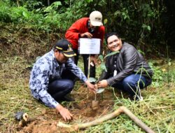Direksi Perumda Tirtanadi bersama Masyarakat Sibolangit Tanam Bibit Pohon Aren