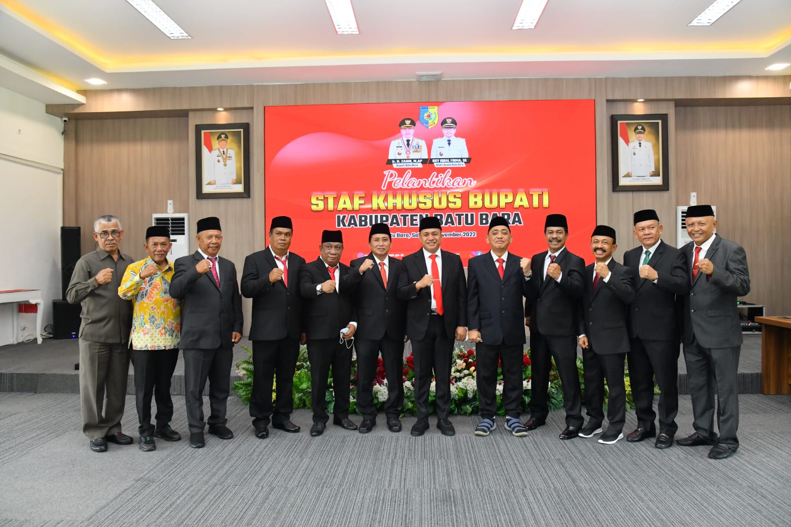 Inilah ke 9 Stafsus yang dilantik yaitu : Khairul Muslim Stafsus Bidang Pertumbuhan Industri, Investasi Daerah dan Digitalisasi Ekonomi, Isma Padli Stafsus Bidang Pelayanan Hukum Masyarakat dan Ideologi Kebangsaan , M. Abbas Sitorus Stafsus Bidang Komunikasi Politik dan Wawasan Kebangsaan, Donni Harahap Stafsus Bidang SDA, Pengendalian Inflasi, Inovasi Daerah, Koperasi dan UMKM.,Syahril Tambusai Stafsus Bidang Kebencanaan, Sosial Budaya dan Kemasyarakatan, M. Banapon Stafus Bidang Komunikasi dan Hubungan Kelembagaan, Sahala Nainggolan Stafsus Bidang Pengembangan Pertanian, Perikanan dan Peternakan, Azrai Rangkuti Stafsus Bidang Kualitas Pendidikan, SDM dan Spiritual Masyarakat, Ridwan Fahmi Stafsus Bidang Pemberdayaan, Olahraga dan Pembinaan/Revolusi Mental. Berita Sore.co.id/Ist