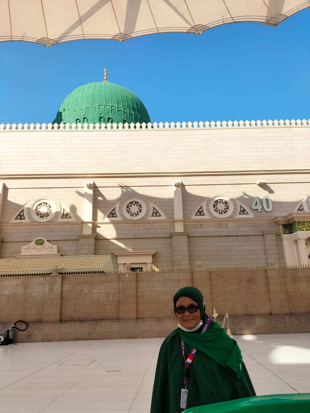 Di bawah kubah hijau itu makam Nabi Muhammad SAW.