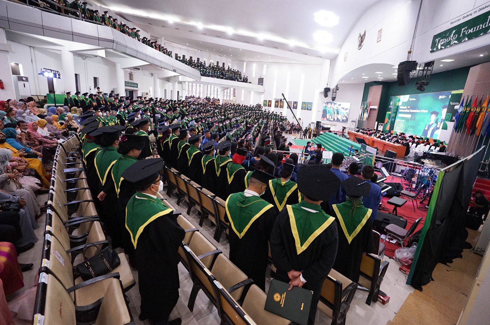 Teks foto: Sebanyak 2.232 lulusan USU diwisuda, Selasa (22/11/2022) di Auditorium kampus tersebut. Berita Sore/ist