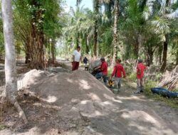 Anggota DPRD Asahan Salurkan Dana Porkir Ke Dusun I Desa Padang Mahondang