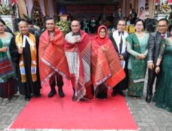 Gubsu – Kapolda Dan Wali Kota Siantar Hadiri Natal HKI