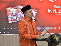 Bupati Zahir Luncurkan Buku Komunikasi dan Kebijakan Publik