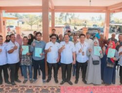 Wali Kota Sidempuan Serahkan 390 Sertifikat PTSL Warga