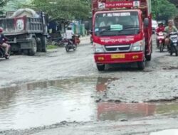 Jl. Platina 1 Medan Deli Rusak Parah