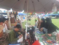 Pengunjung Minati Cenderamata  MTQ Ke-22 Madina