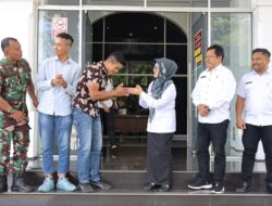 dr Susanti Berangkatkan Atlet  Simalungun Ke Ajang One Pride MMA