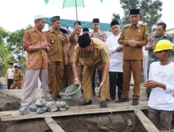 Syah Afandin Letakan Batu Pertama Pembangunan Masjid Raya Al Ikhlas Banyumas