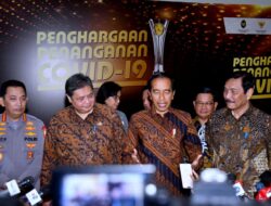 Terdepan Penanganan Covid-19, Holding BUMN Farmasi Raih PPKM Award 2023