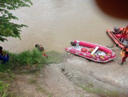 Dugaan Percobaan Bunuh Diri Sekeluarga, Satu Balita Hanyut Di Sungai