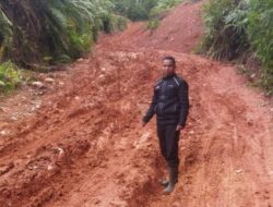 Jalan Di Rantobaek Masih Hancur Lebur