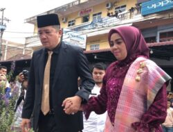 Berita Sore/Irham Hagabean Nasution "Namesra ma dongan Ketua DPRD Madina on (yang mesra kali Ketua DPRD Madina ini)," ujar Lia Nasution.