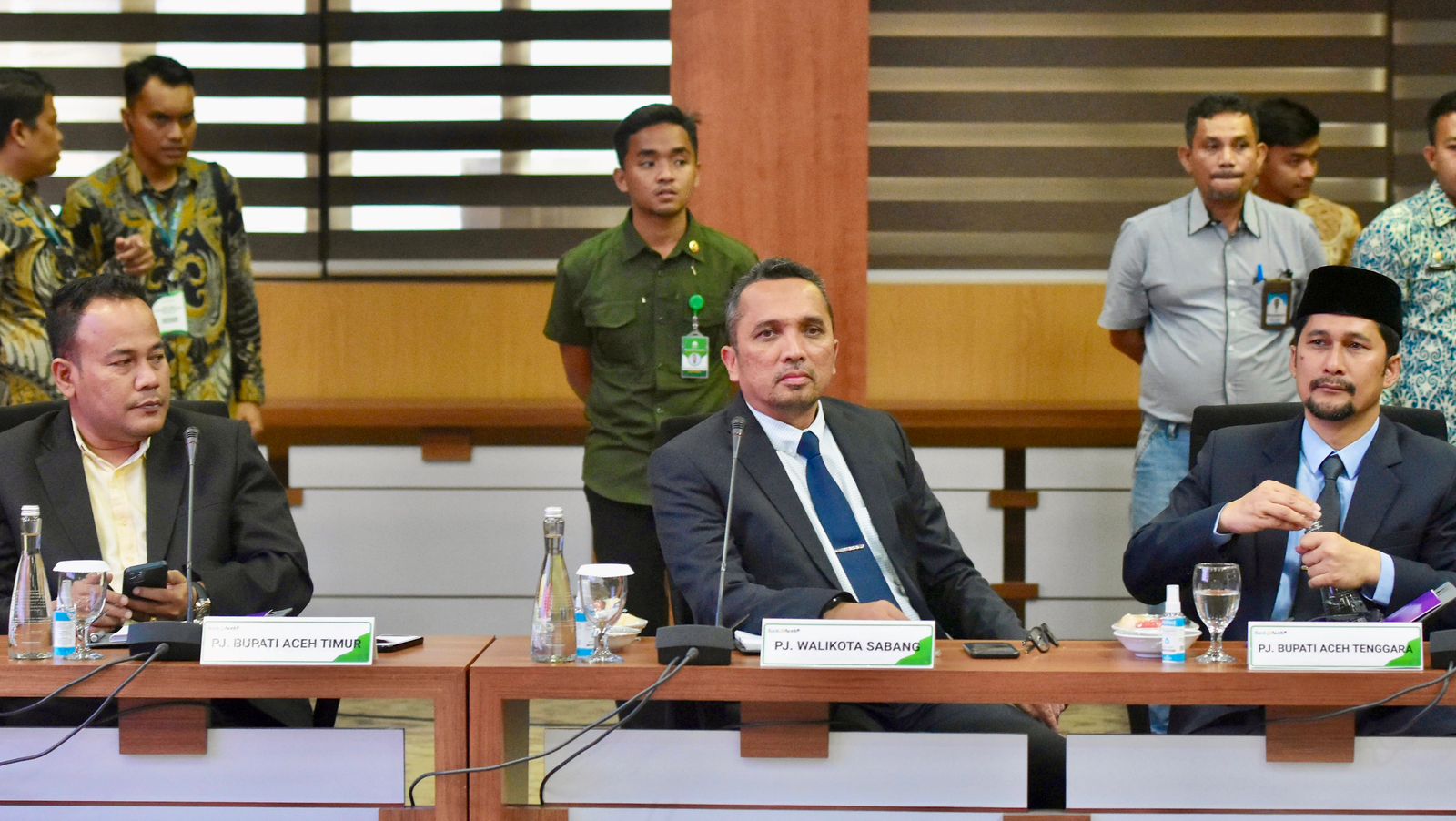 Teks Foto : Pj.. Wali Kota Sabang, Reza Pahlevi menghadiri acara Rapat Umum Pemegang Saham (RUPS) PT. Bank Aceh Syariah) di aula Serbaguna kantor Gubernur Aceh. (Ist.)