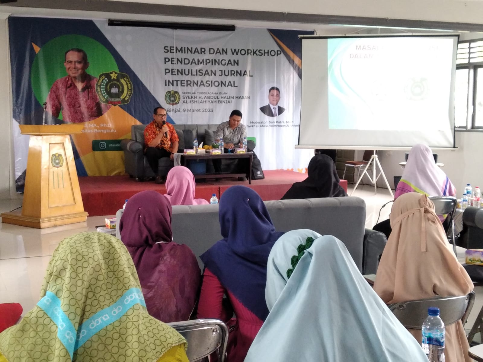  STAI Syeikh H Abdul Halim Hasan Al-Ishlahiyah Kota Binjai, menggelar Seminar dan Workshop Pendampingan Penulisan Jurnal Internasional di aula lantai III. (Foto:Ria Hamdani)