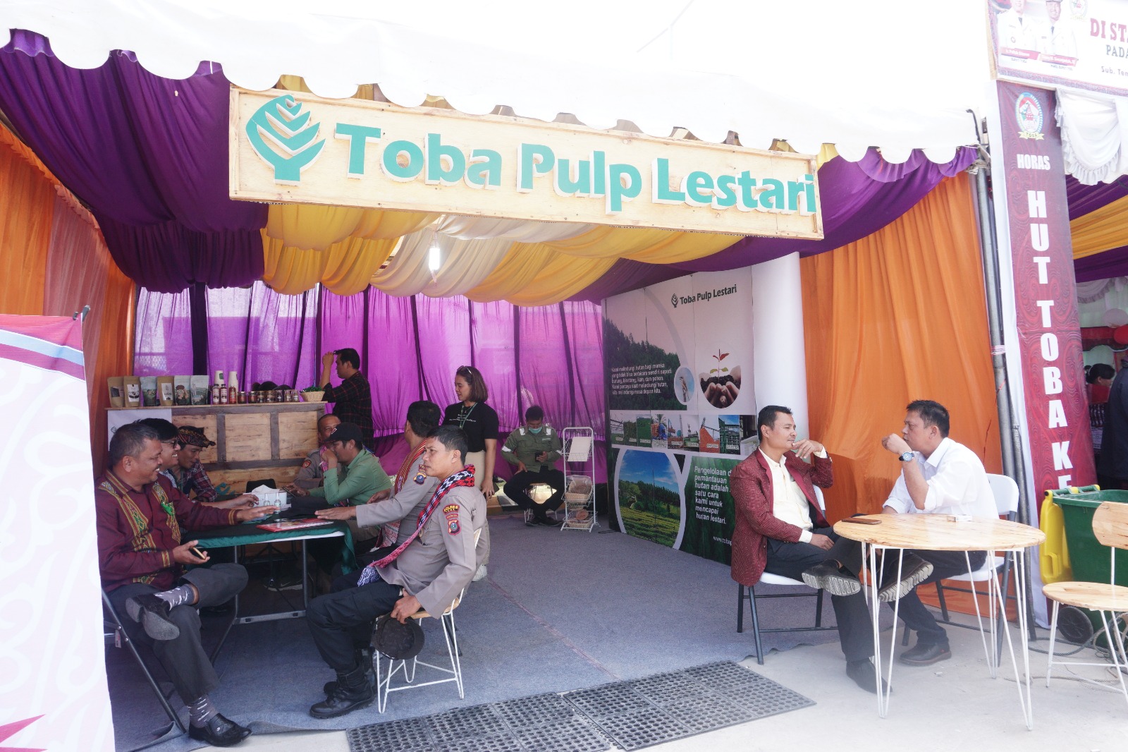 Keterangan foto: Stand TPL pada perayaan HUT Toba ke-24 di Lapangan Sisingamangaraja Balige,Kamis (9/3). Ist