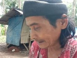 Warga Siabu Tingal Di Gubuk 2 x 3 Meter Berdinding Plastik
