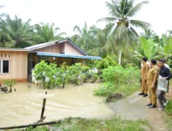 Bupati Batu Bara Sambangi 5 Rumah Teredam Banjir