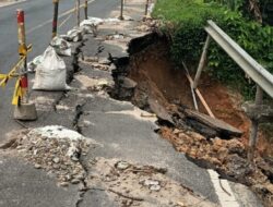 Jalan Amblas 15  Meter Ancam Nyawa