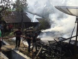 Rumah Panggung Dilalap Si Jago Merah