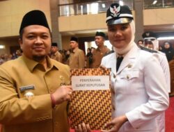 Bupati Dolly Lantik Sejumlah Lurah di Tapsel