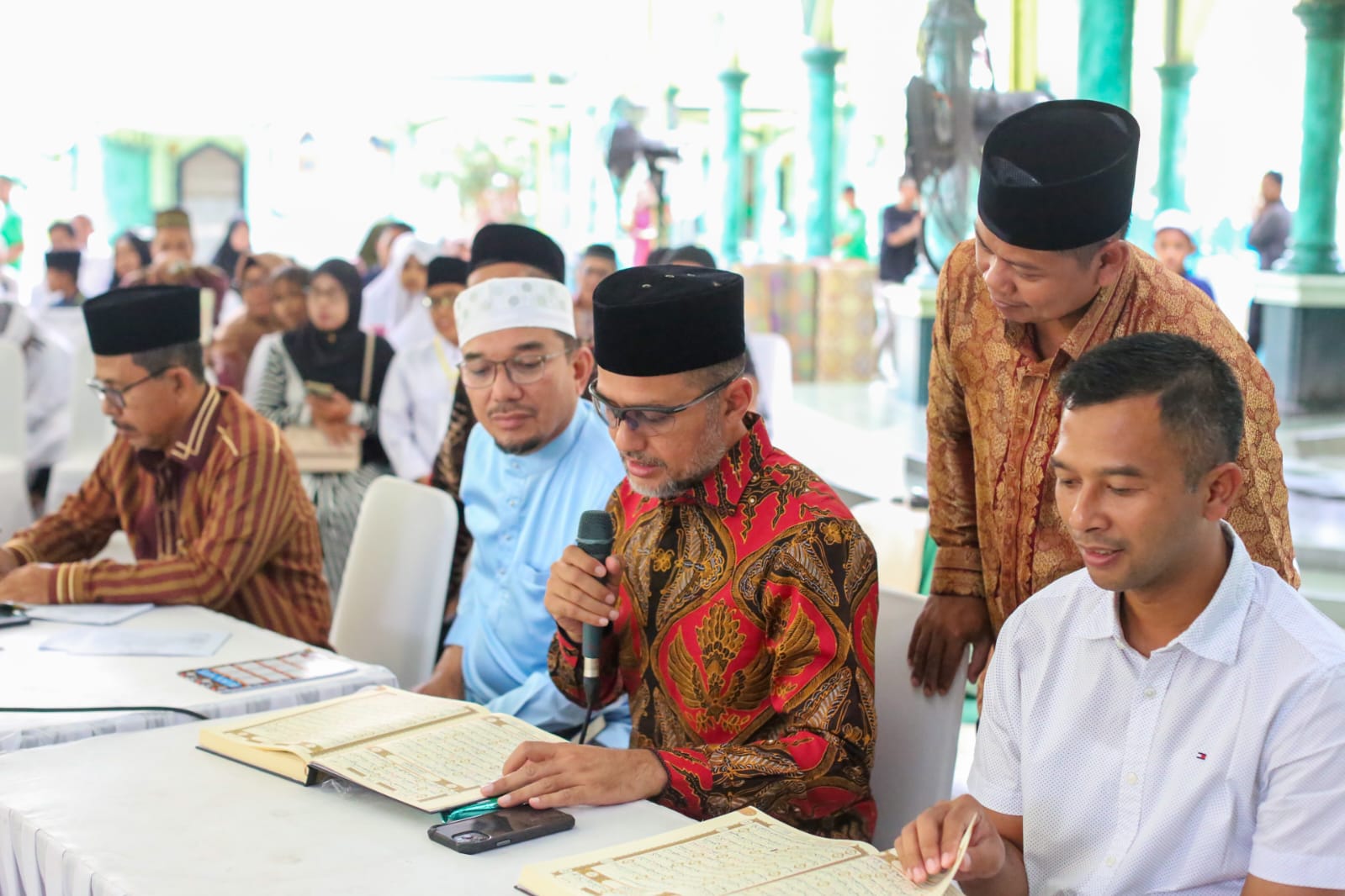 FOTO Wakil Gubernur (Wagub) Sumatera Utara (Sumut) Musa Rajekshah meninjau kelancaran Musabaqah Tilawah Alquran (MTQ) Tahfidz Alquran dan Sholawat Asyghil Yayasan Haji Anif (YHA) ke-4 di Masjid Al-Musannif Cemara, Sabtu (25/3). (Ist).