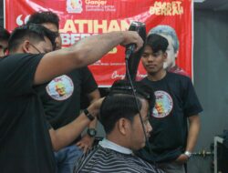 Ganjar Milenial Center Sumut Gelar Kegiatan Pelatihan Barbershop