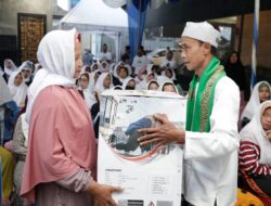 Ngabuburit Berkah Ala TGS Ganjar Sumut, Bagi-bagi Takjil Bersama Majelis Taklim Deli Serdang