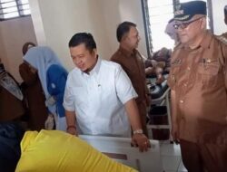 Bupati Tapsel Tinjau Khitan Massal di RSUD Pintu Padang