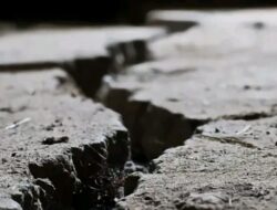 Gempa Retakkan Kantor Samsat Natal