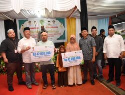 Bupati Dolly Kembali Salurkan Bantuan Masyarakat di Desa Poken Arba