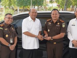 Syah Afandin Serahkan Satu Unit Mobil Operasional  Kacabjari P.Brandan 