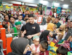 Bobby & 100 Anak Yatim Dhuafa Belanja Kebutuhan Lebaran