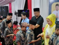Wali Kota Medan Bersama Keluarga Berbagi Kebahagiaan Dengan Anak Yatim