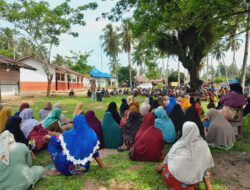 Massa Singkuang 1 ‘Kepung’  Kantor Bupati Madina, DPRD Dan Perusahaan