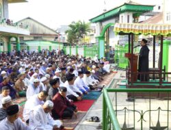 Syah Afandin Shalat Ied Di Masjid Raya Brandan