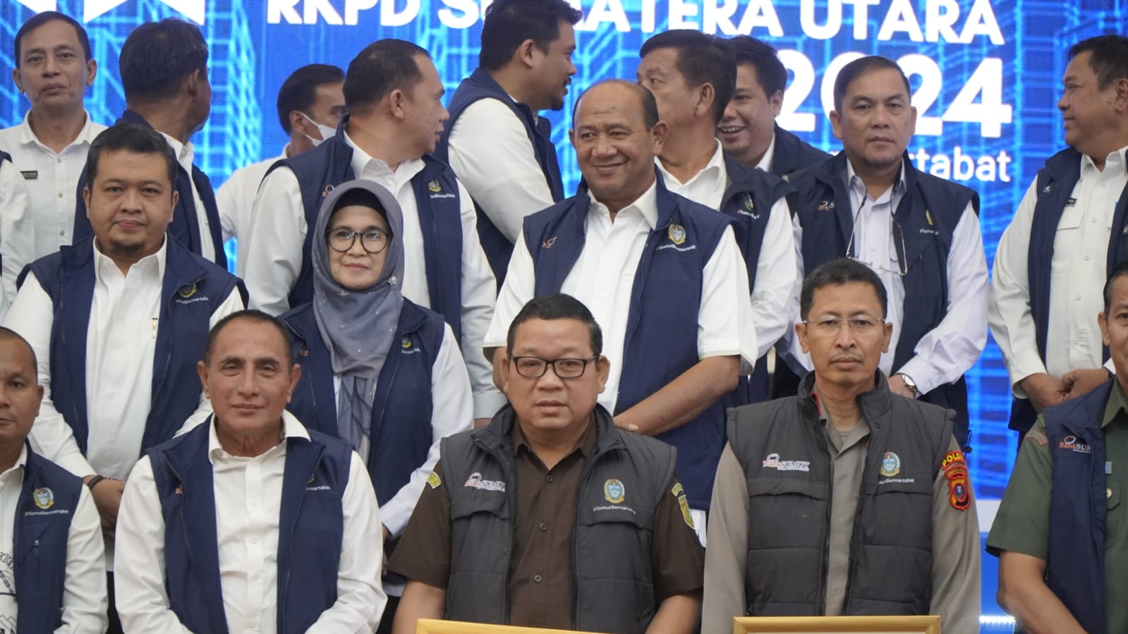 Teks Foto/Beritasore/ist Plt Bupati Langkat H.Syah Afandin SH (tengah) menghadiri pembukaan Musrenbang RKPD Provinsi Sumatera Utara Tahun 2024, di Hotel Santika Premiere Dyandra Medan, Rabu (12/04/2023).