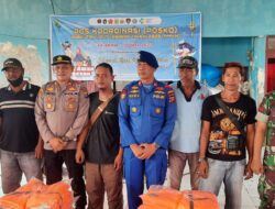 Kasatpolairud Langkat Bagikan Life Jacket Ke Pemudik Jalur Dermaga 