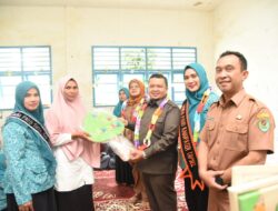 Bupati Tapsel – Bunda PAUD Serahkan Bantuan