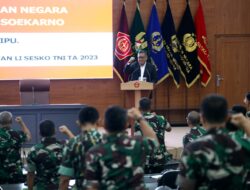 Hasto Motivasi Perwira TNI Jangan Takut Berimajinasi