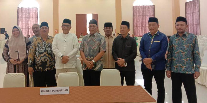 Foto: Anum Saskia Kepala Kantor Kementerian Agama Wilayah Provinsi Sumatera Utara,H.Ahmad Qosbi,MM yang juga Ketua PPIH Embarkasi Medan bersama petugas usai peninjauan sarana prasarana menyambut Calhaj yang akan ke Tanah Suci tahun 2023.