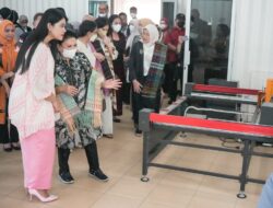 Kahiyang Ayu dan Pengurus Dekranas Tinjau Pelatihan Tenun Dekranasda Medan